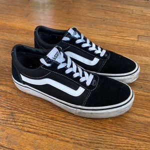 black and white old skool vans